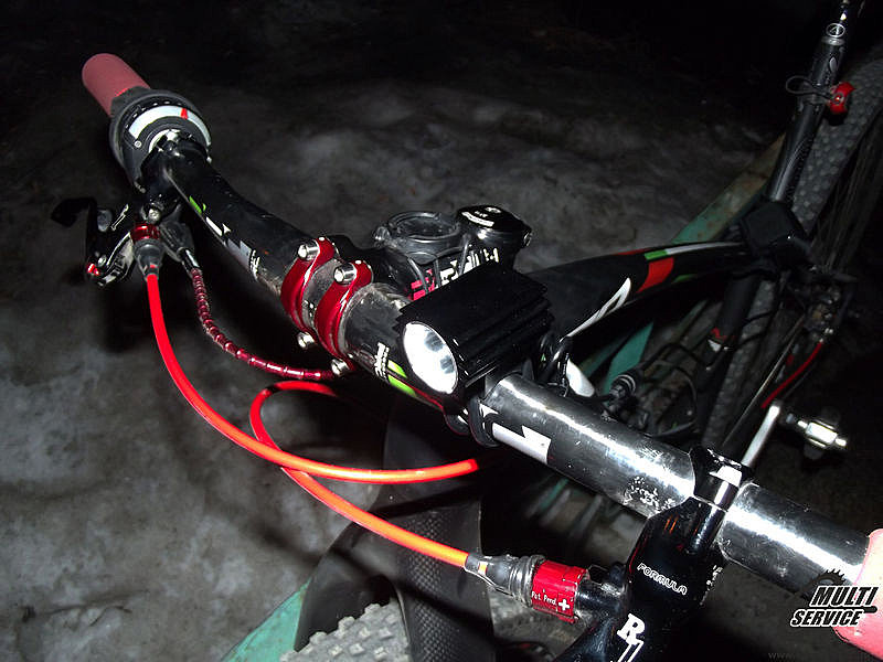 Велосипедная фара BicycleLight Cree XM-L2 1300Lm полный комплект