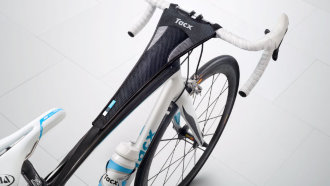 Защита от пота TACX T2930 Защита рамы от пота TACX Sweat Cover защитит раму вашего велосипеда от попадания пота на нее, простой способ крепления, выполнена из прочных материалов, совместима со всеми типами велосипедов.