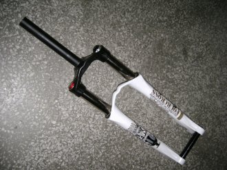 Вилка амортизационная Marzocchi 4x World Cup 2008 белая Лёгкая и прочная вилка для 4х (также подойдёт для street/dirt) от Marzocchi